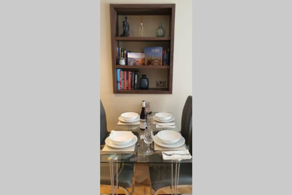 Luxury One Bedroom Apartment Within The City Walls ヨーク エクステリア 写真