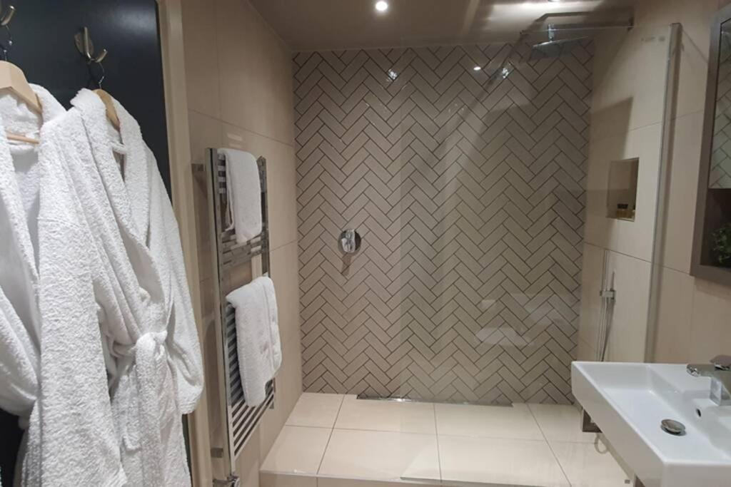 Luxury One Bedroom Apartment Within The City Walls ヨーク エクステリア 写真