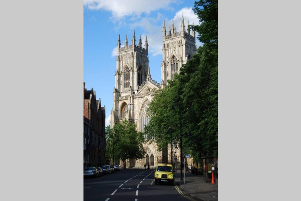 Luxury One Bedroom Apartment Within The City Walls ヨーク エクステリア 写真